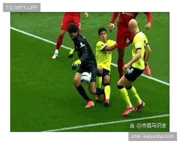 冲撞门将犯规判罚为何成争议焦点？规则到底怎么说