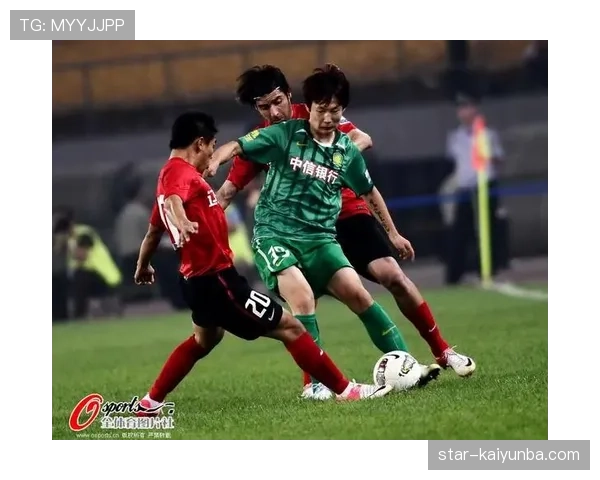 足球边裁职责详解：裁判判罚辅助与越位判定关键规则